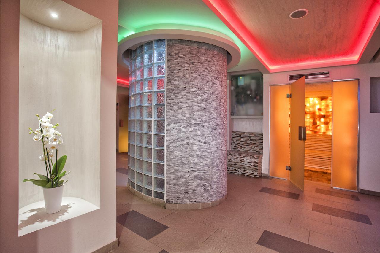 הרצג-נובי Wellness & Spa Hotel Acd Annex מראה חיצוני תמונה